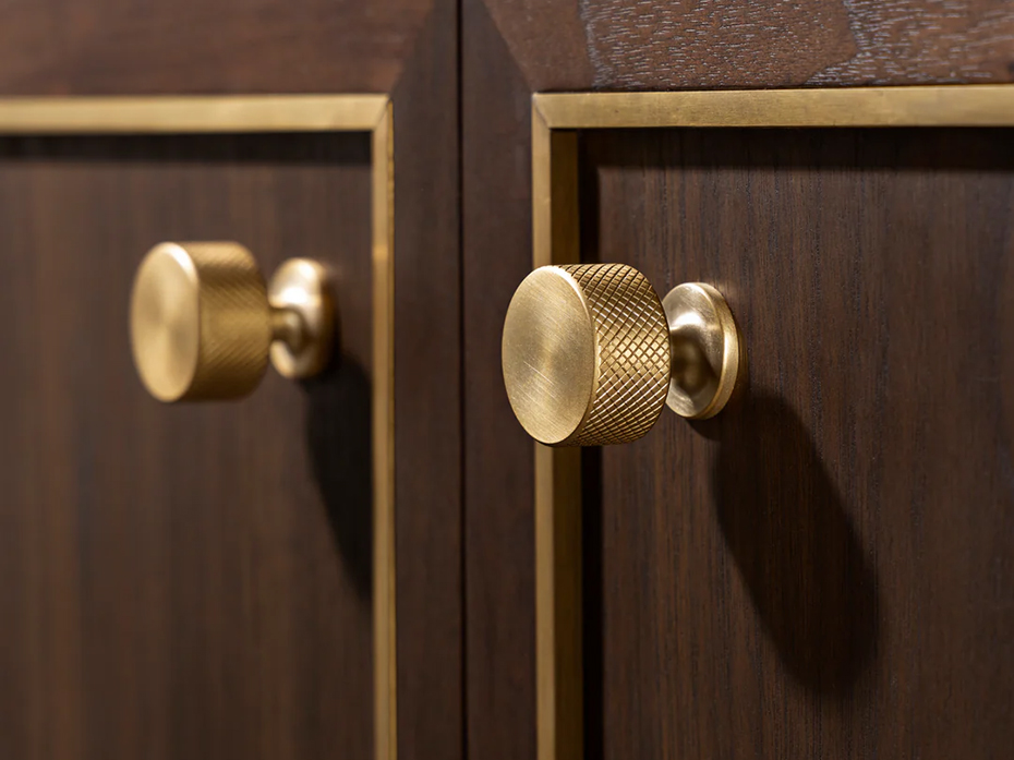 Мебельная ручка-кноб Armac Martin Sparkbrook 32 мм матовая латунь