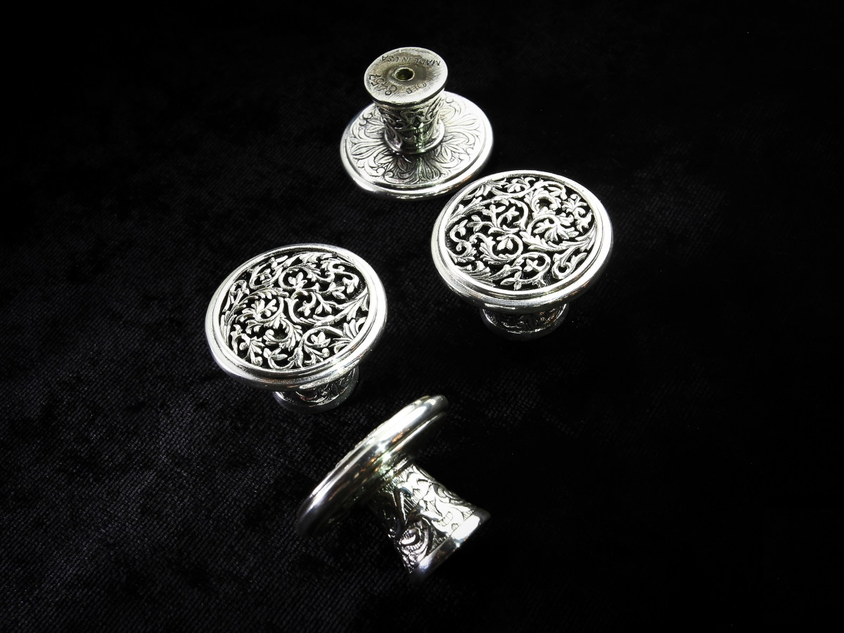 Мебельная ручка-кнопка Edgar Berebi 8457 серебро