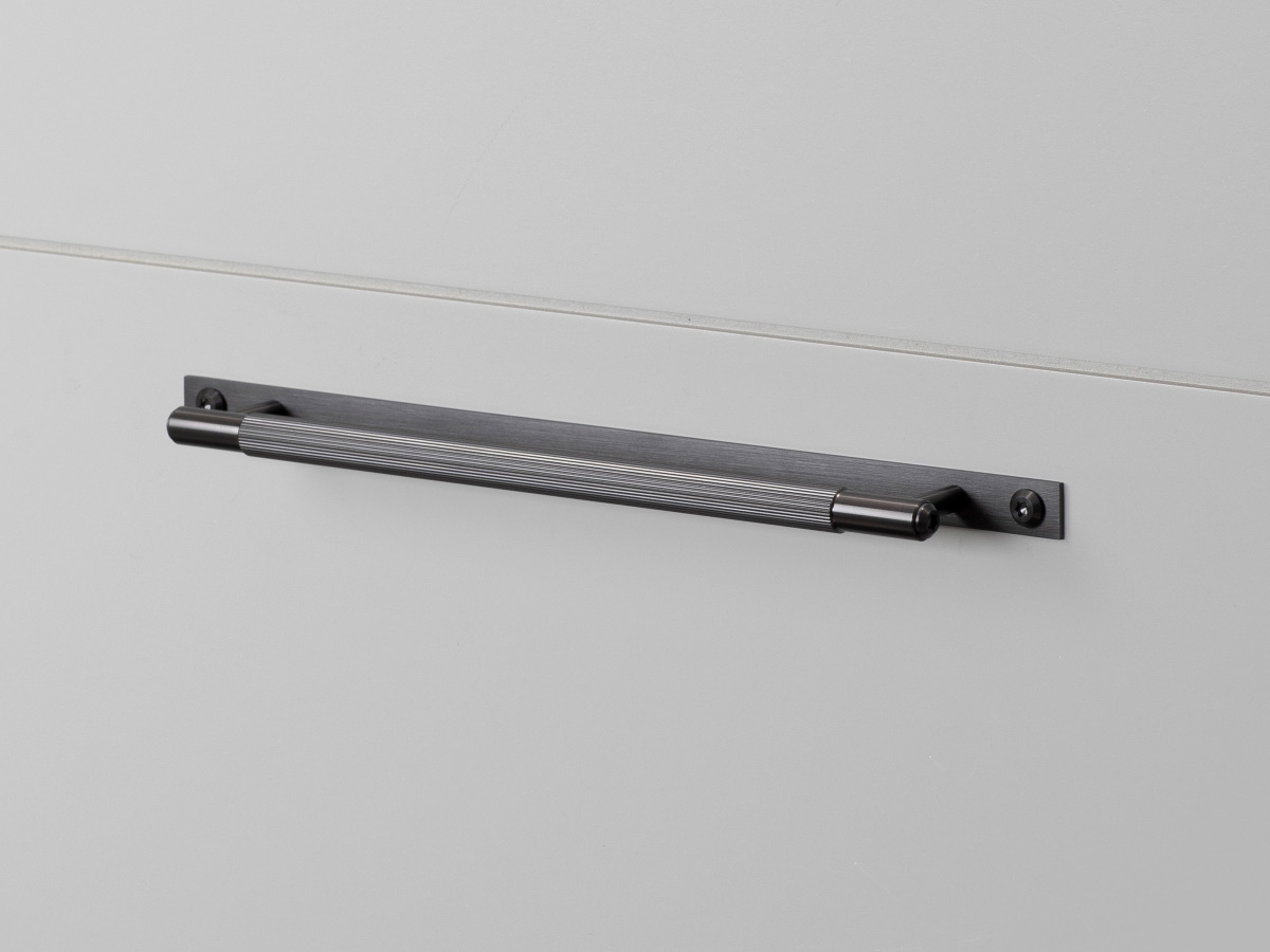 Мебельная ручка скоба на планке Buster & Punch GPB-35304 графит