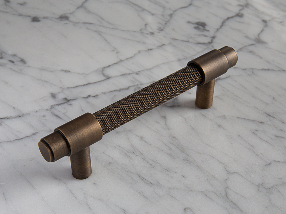 Мебельная ручка Oliver Knights Carlos CH II  150 мм античная латунь