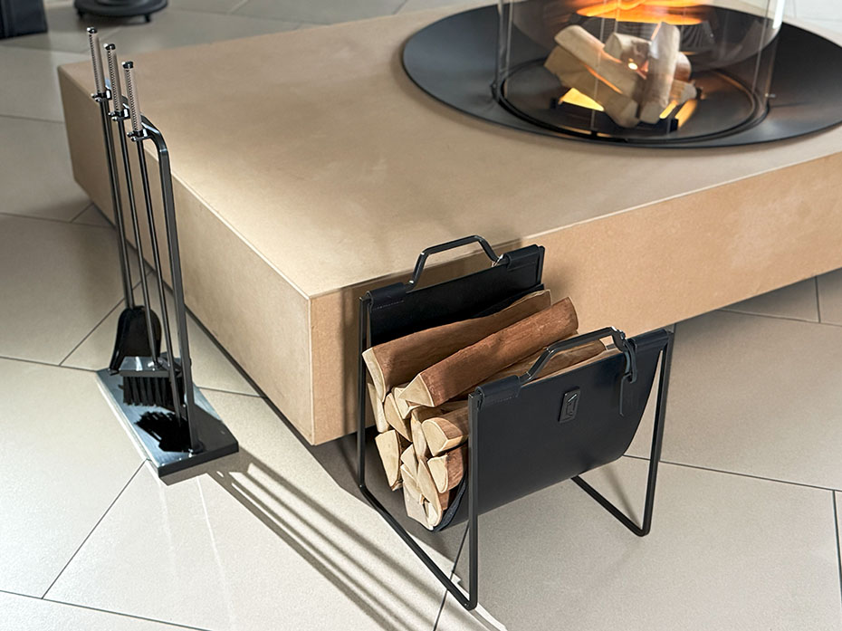 Дровница с кожаной вставкой FG-12048 чернёная латунь сатин