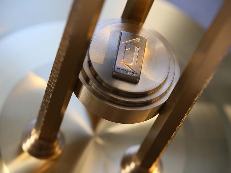 Стол кофейный круглый Furnitek FG-058 цвет основания матовая латунь