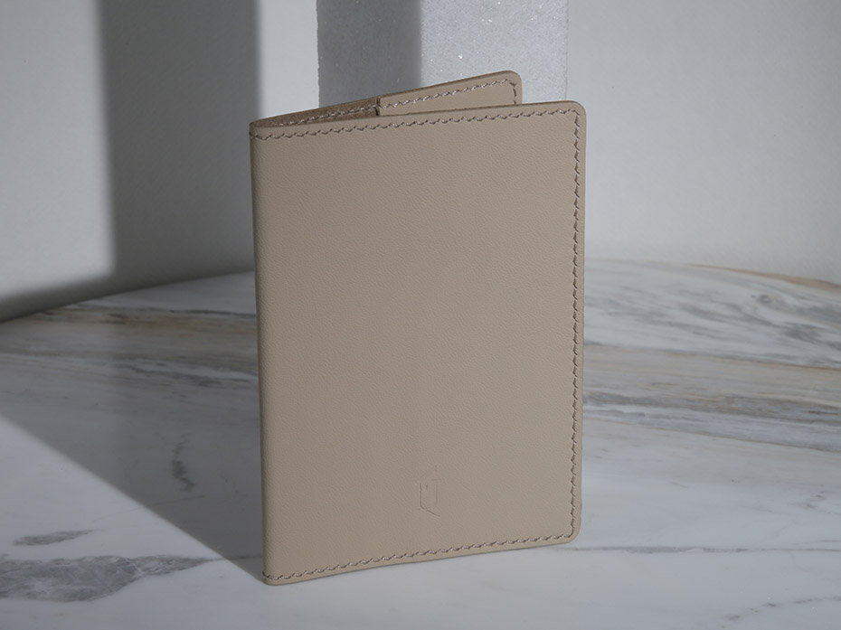Обложка на паспорт FURNITEK модель FG-02024 из натуральной кожи цвет серо-бежевый