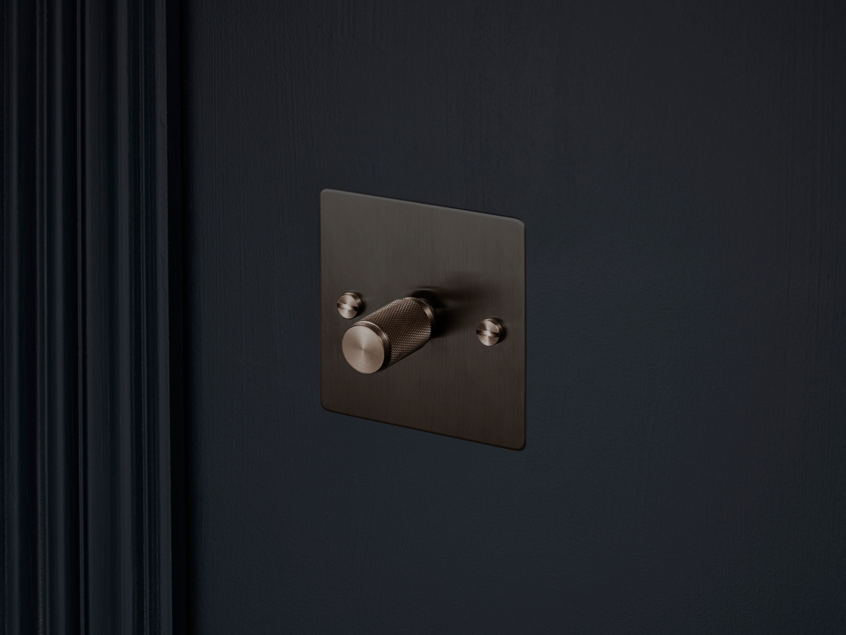 Диммер Buster & Punch одинарный UK-DI-CO-1G-SM-A матовая бронза