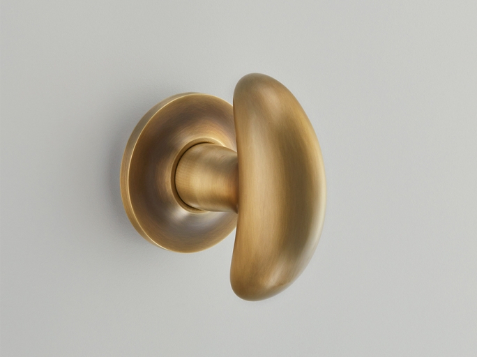 Дверная ручка-кноб на розетке Croft Crescent 1753 матовая бронза