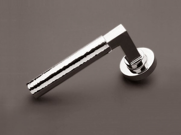 Дверная ручка на розетке Hamilton HL026H полированный хром