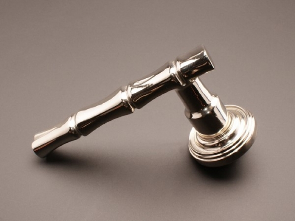 Дверная ручка на розетке Hamilton HL081 полированный никель