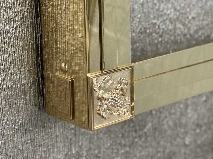 Панно для пробок на стену FURNITEK FG-04003 в латунной раме с полировкой