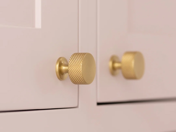 Мебельная ручка-кноб Armac Martin Sparkbrook 32 мм матовая латунь