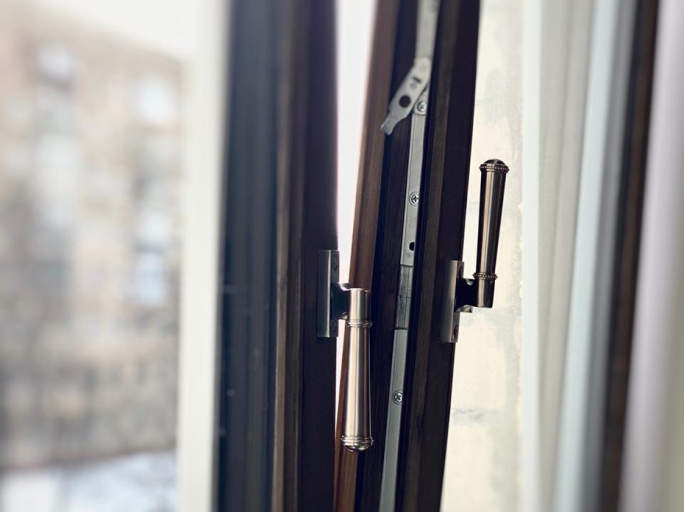 Оконная ручка Frank Allart 0308 полированный хром