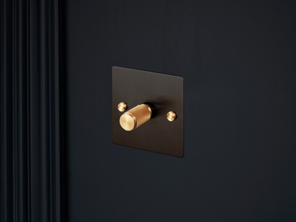 Диммер Buster & Punch одинарный UK-DI-CO-1G-SM-BR-A матовая бронза