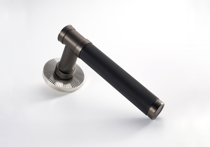 Дверная ручка на розетке Frank Allart 7748r008 чернёная латунь