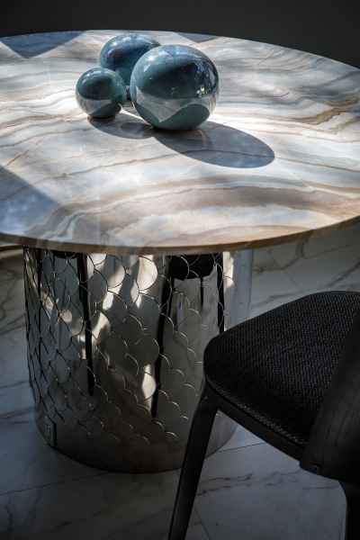 Обеденный стол с мрамором из латуни FURNITEK